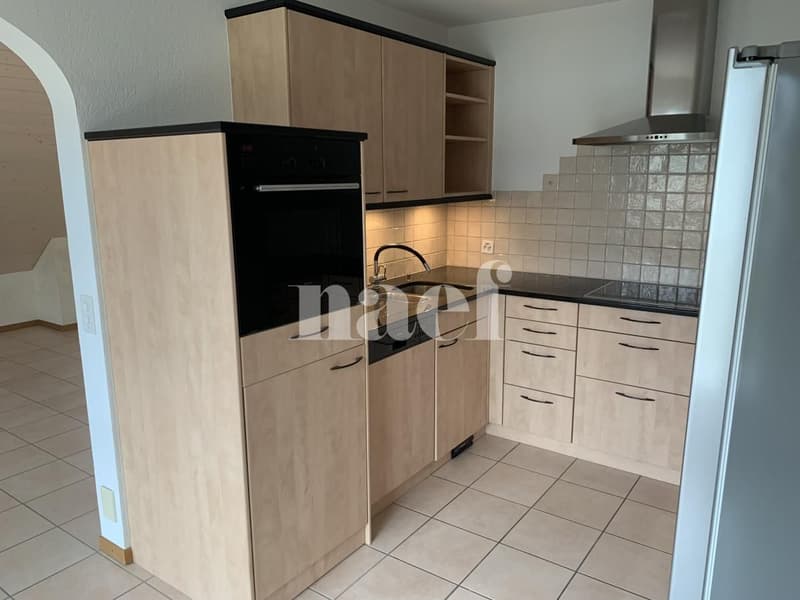 Appartamento di 2,5 locali di ca. 67m2 al 2° piano con balcone e bella vista del Jura (2)