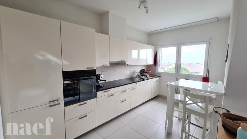 Schönes Apartment im Zentrum des Dorfes mit 3 Räumen von ca. 82m2 im 3. Stock mit gemeinsamem Garten (4)