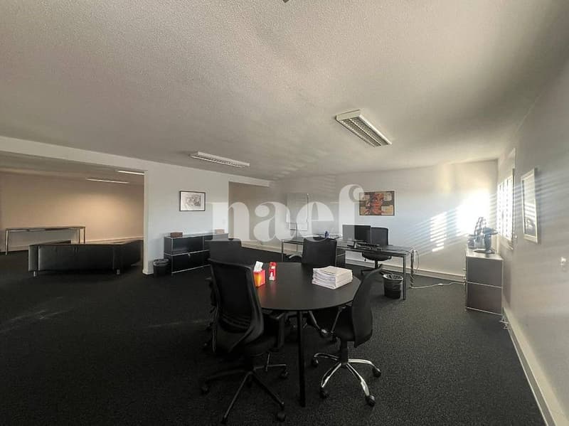 Spacious area of approx. 117m2 on the 1st floor with separate offices (4)