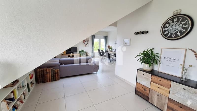 Im Zentrum von Founex - schönes 3-Zimmer-Apartment von ca. 82m2 unter dem Dach (3)