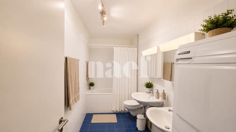 Spacious 5.5-room apartment of approx. 157 m2 on the 2nd floor with balcony (8)