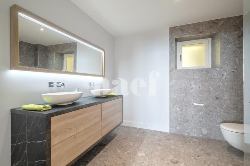 Propriété d'exception de 8 pièces avec vue panoramique sur le lac et piscine chauffée (8)