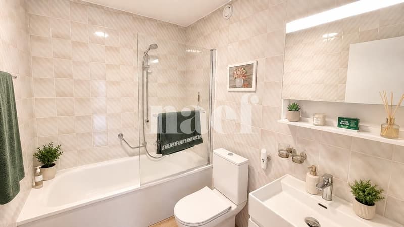 Wohnung mit 4.5 Zimmern im 1. Stock mit Balkon (7)