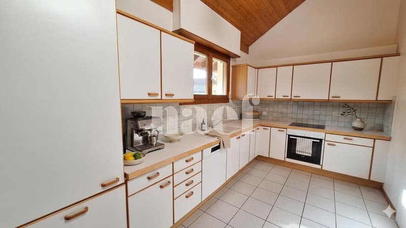 Schöne Doppelhaushälfte mit 5 Zimmern, Terrasse und großem umzäunten Garten (1)