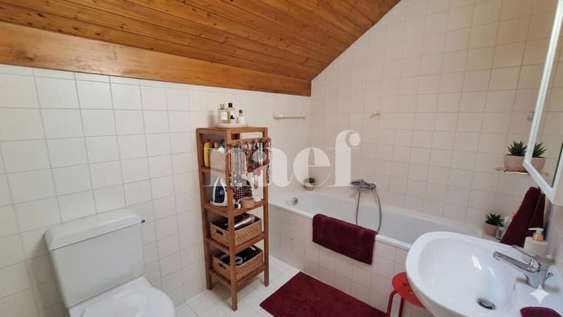 Schöne Doppelhaushälfte mit 5 Zimmern, Terrasse und großem umzäunten Garten (6)
