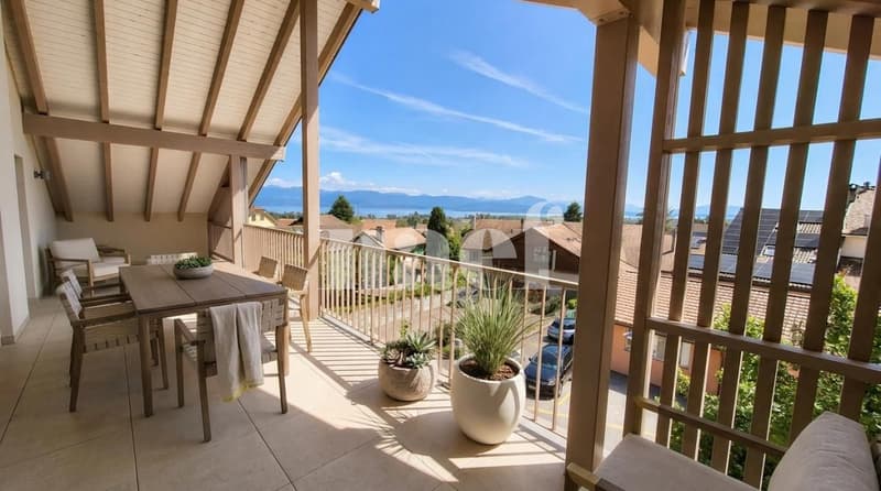 Bello appartamento di 4 locali nel sottotetto con ampio balcone e vista lago (1)
