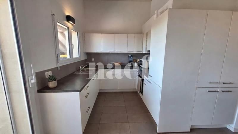 Bello appartamento di 4 locali nel sottotetto con ampio balcone e vista lago (2)