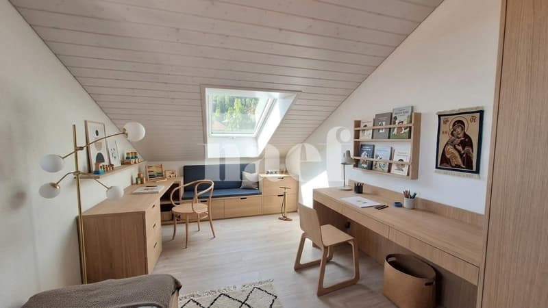 Bello appartamento di 4 locali nel sottotetto con ampio balcone e vista lago (6)