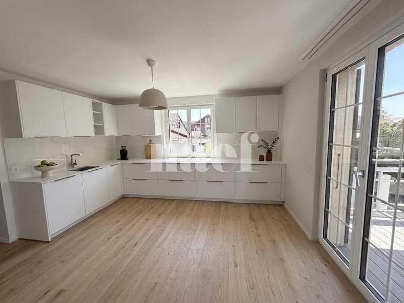 Spacieux duplex entièrement rénové de 6 pièces au 1er étage avec balcon (2)