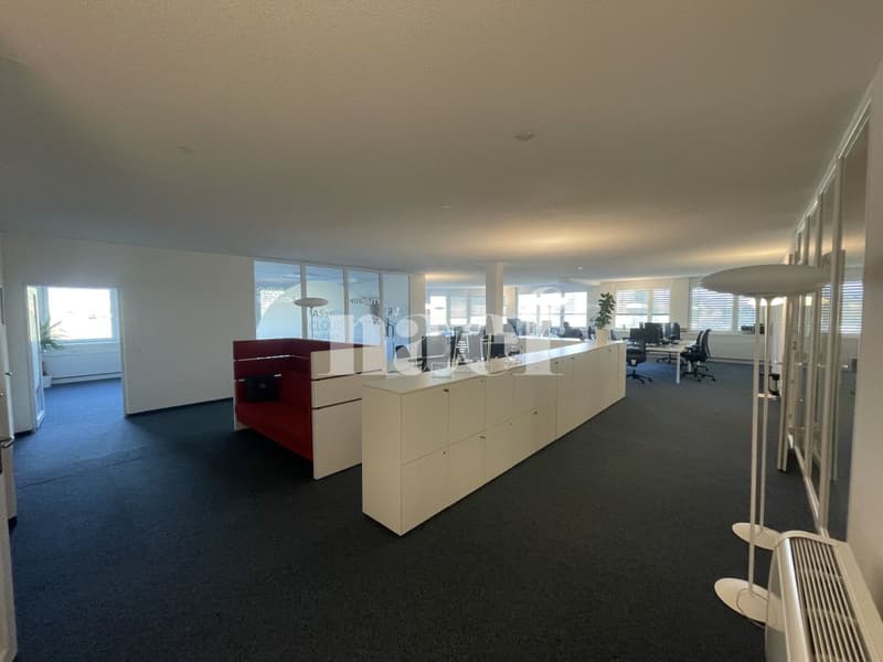 Centre Les Tuillières - Lumineuse surface d'env. 283m2 modulables au 2ème étage d'un immeuble commercial (3)