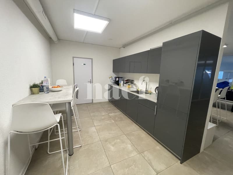 Centre Les Tuillières - Lumineuse surface d'env. 283m2 modulables au 2ème étage d'un immeuble commercial (8)