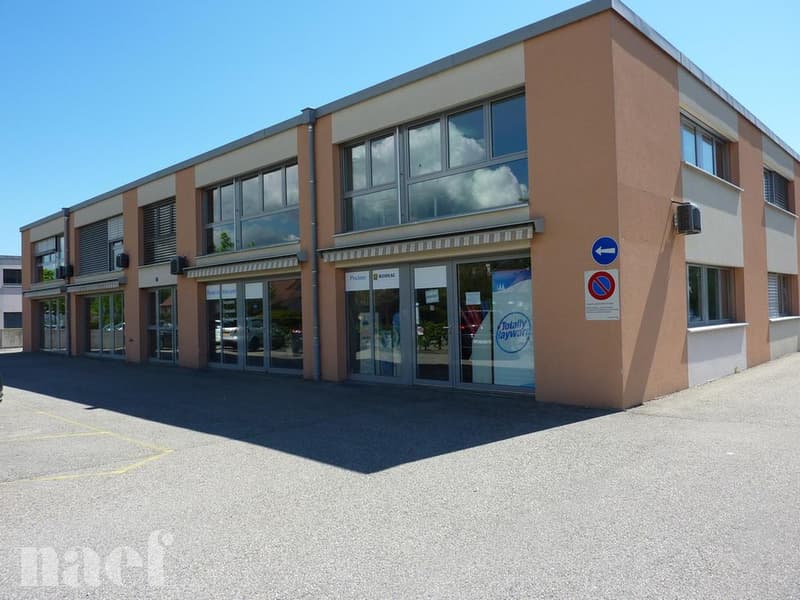 Spacieuse surface d'env. 117m2 au 1er étage avec bureaux séparés (1)