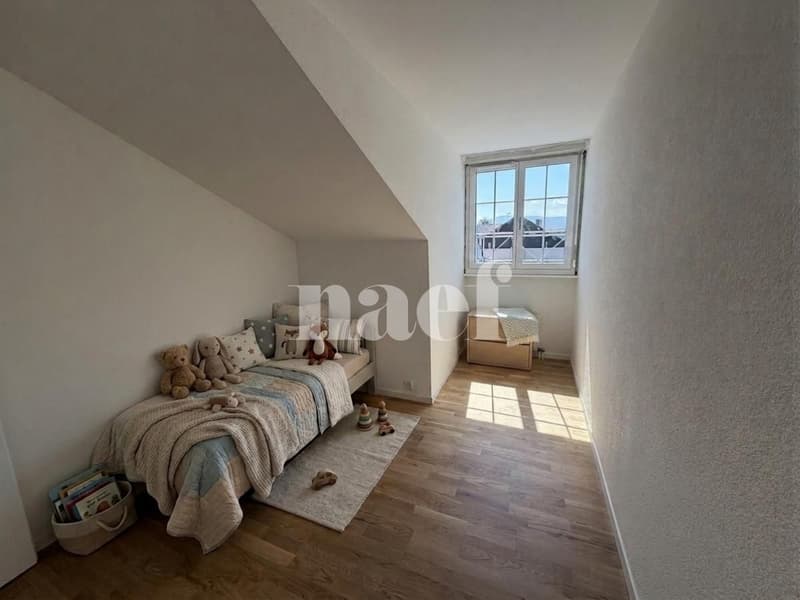 Spacieux duplex entièrement rénové de 6 pièces au 1er étage avec balcon (8)