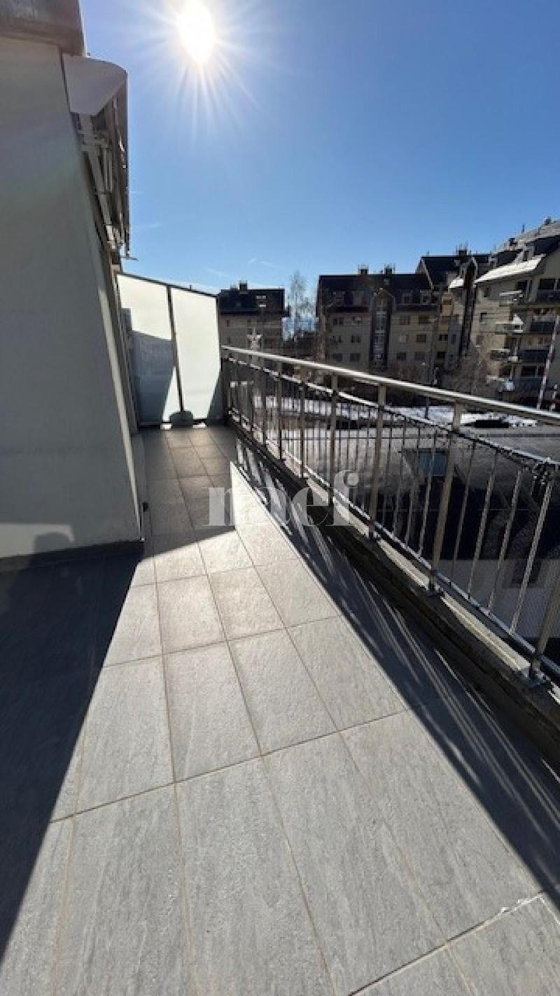 Bel appartement de 3 pièces au 2ème étage avec grand balcon (2)