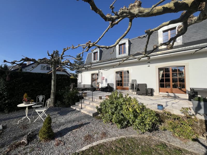 Magnifique propriété individuelle avec dépendances et un beau jardin arboré avec jacuzzi (1)