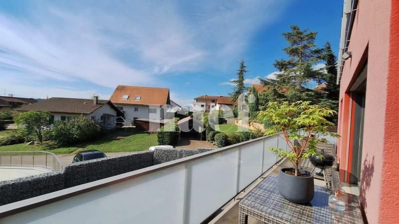 Bel appartement de 3.5 pièces au 1er étage avec grand balcon (1)