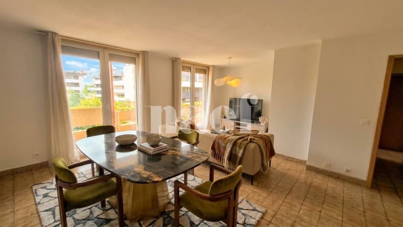 Appartement de 5.5 pièces au rez-de-chaussée avec cheminée et balcon (3)