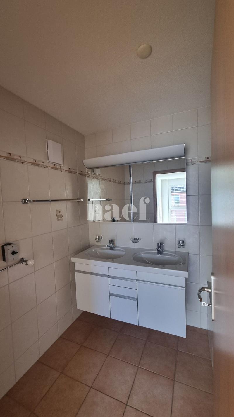 Geräumige 5.5-Zimmer-Wohnung im 3. Stock (6)