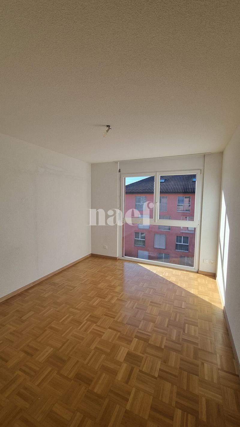 Geräumige 5.5-Zimmer-Wohnung im 3. Stock (4)