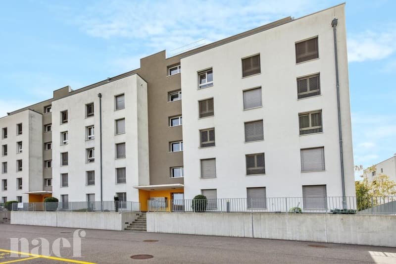 In a residential area, spacious and bright accommodation (1)