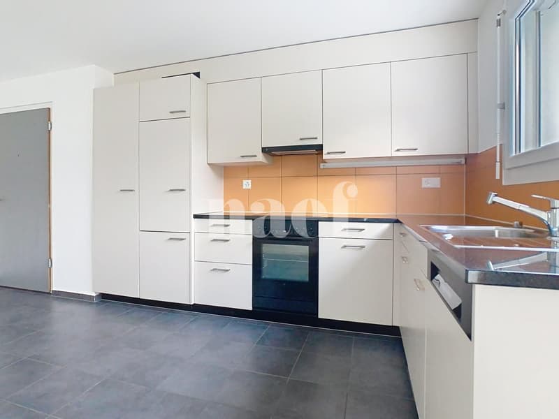 In a residential area, spacious and bright accommodation (4)