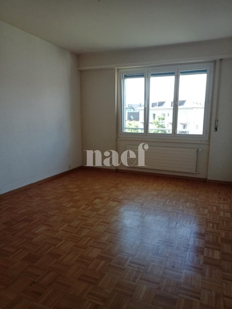 Wohnung mit 4,5 Zimmern im 2. Stock (6)