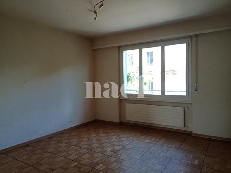 Wohnung mit 4,5 Zimmern im 2. Stock (5)