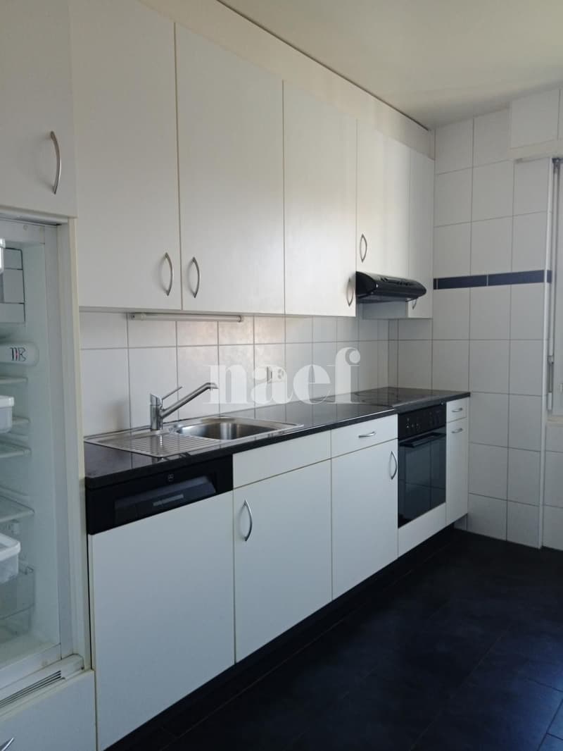 Wohnung mit 4,5 Zimmern im 2. Stock (2)