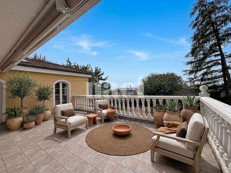 Magnifique villa familiale avec jardin, terrasses et garage double (1)
