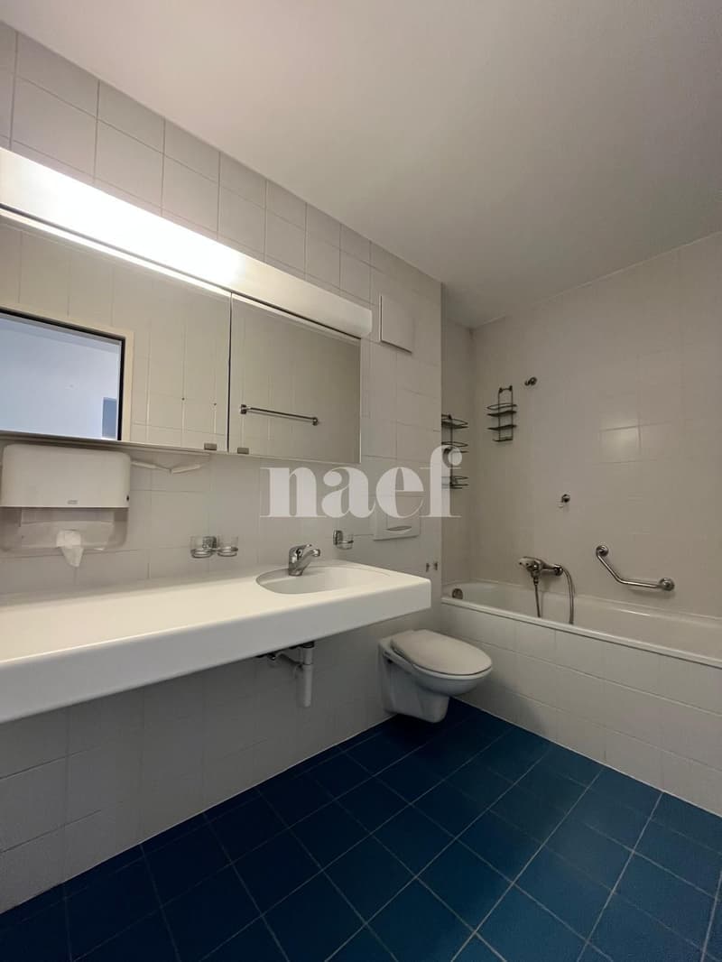 Two minutes from the train station and city center (8)