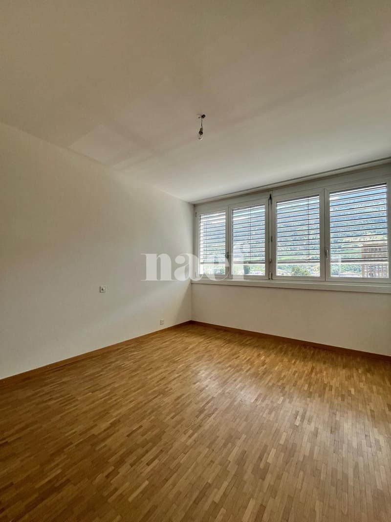 Two minutes from the train station and city center (5)