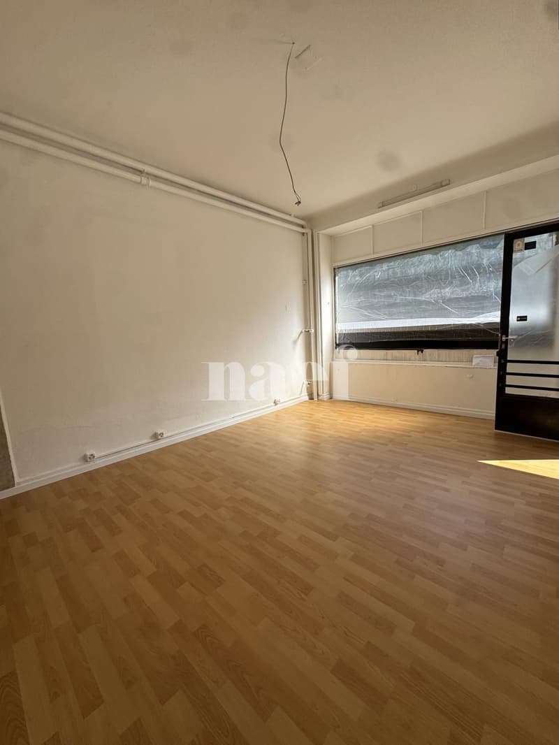 Arcade commerciale de 19 m² à louer Rue de la Borde (3)