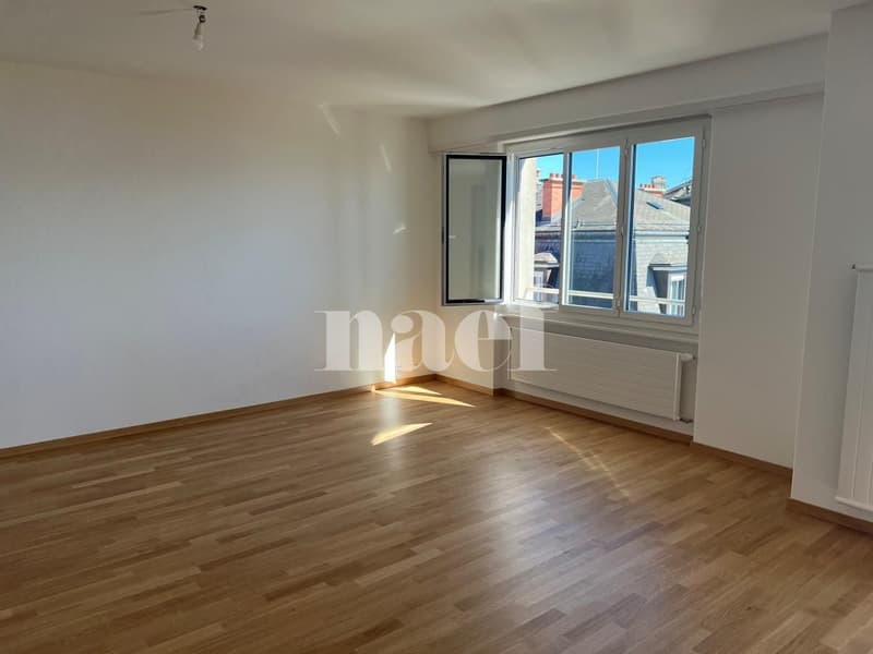 Appartement de 4,5 pièces sis au 6ème étage. (6)
