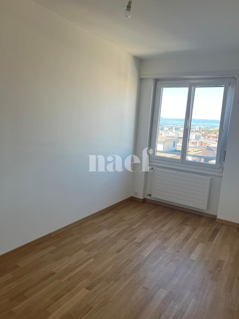 Appartement de 4,5 pièces sis au 6ème étage. (3)
