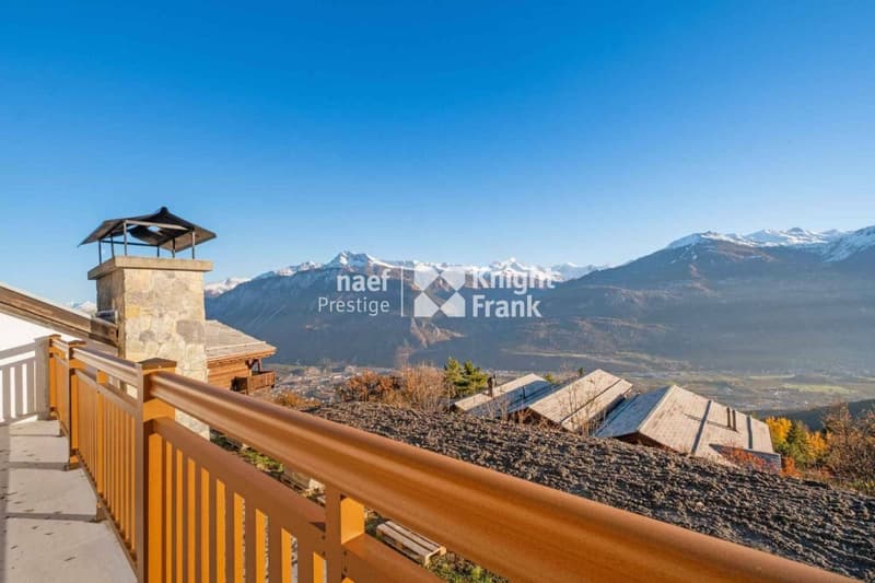 Magnificent 6.5-room villa (13)