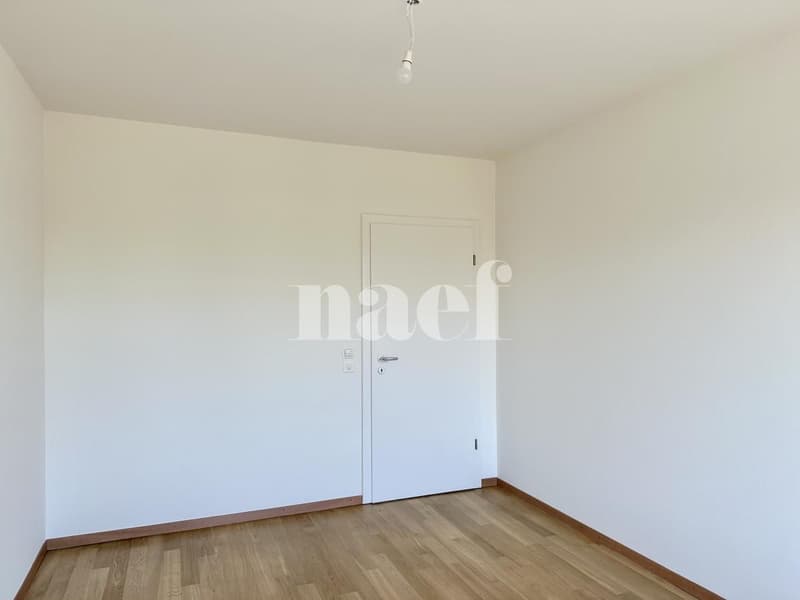 Bright and spacious 6-room apartment with large terrace (8)