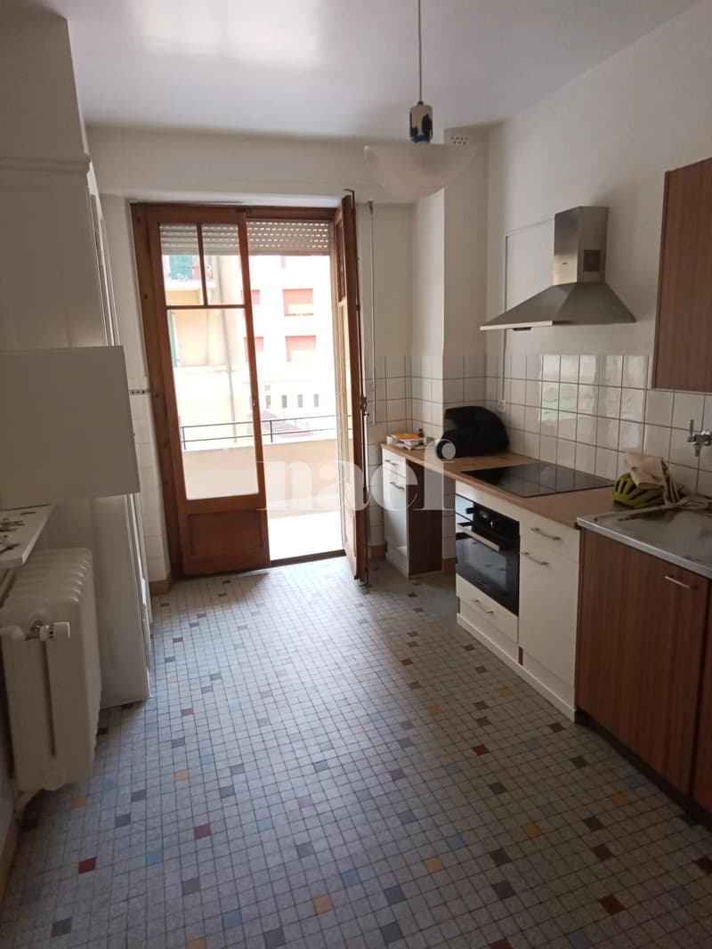 Geräumige 3-Zimmer-Wohnung mit Balkon in der Nähe des Sees zu ergattern! (3)