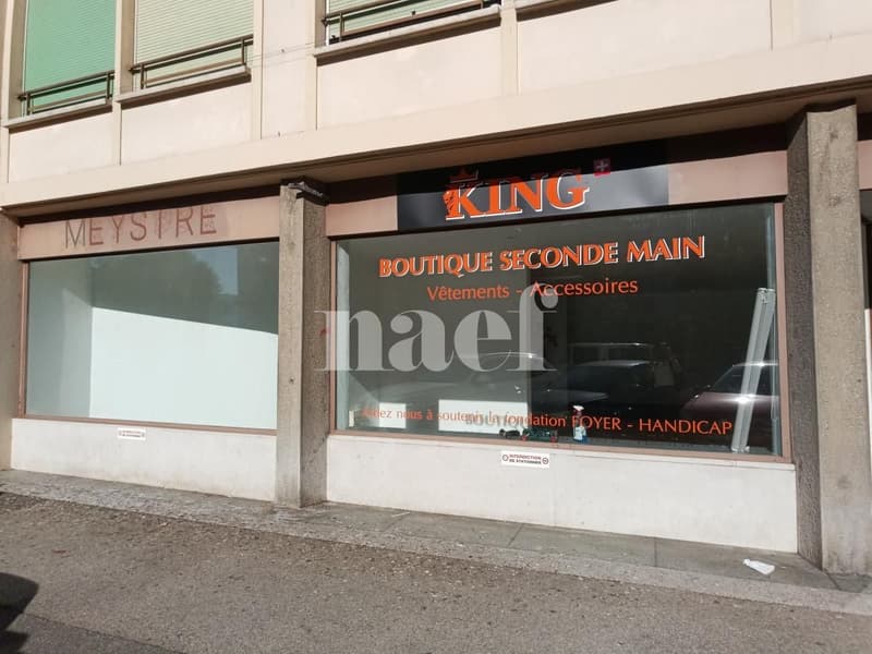 Arcade commerciale avec espace en sous-sol (2)