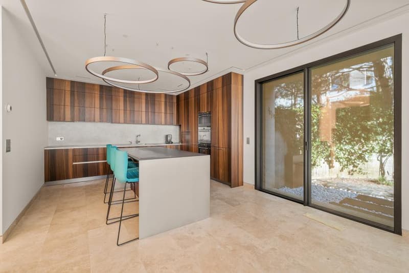 Beautiful townhouse with garden and pool in the heart of Chailly (7)