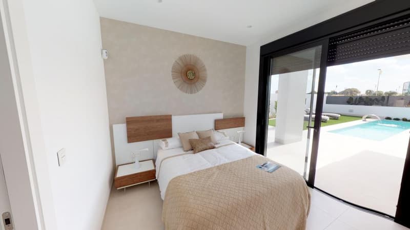 MAGNIFICENT NEW VILLA WITH POOL! (5)