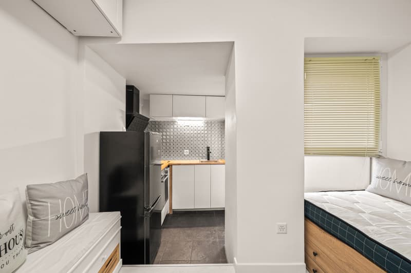 CHARMANT STUDIO RÉNOVÉ - VENDU MEUBLÉ (2)