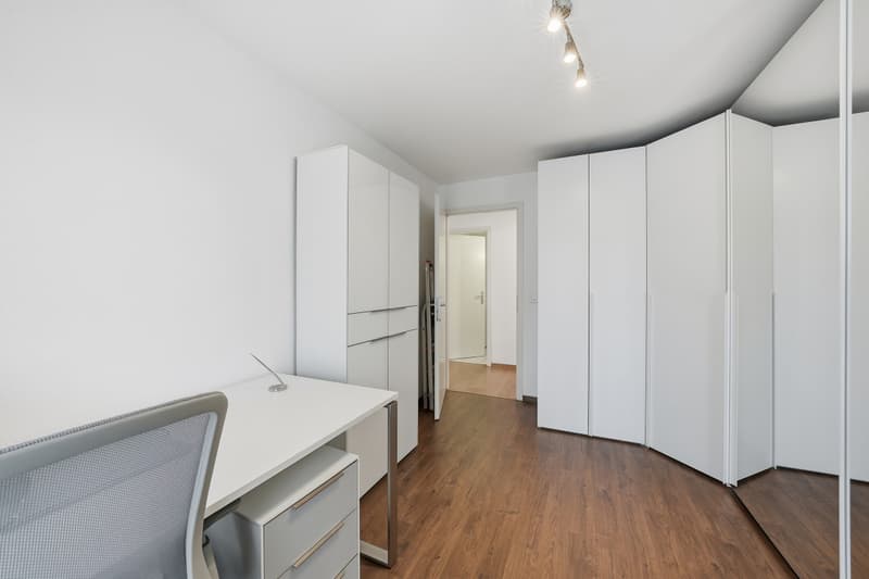 TWO STEPS FROM THE SHORE - SPACIOUS ATTIC APARTMENT WITH BALCONY AND LAKE VIEW (11)