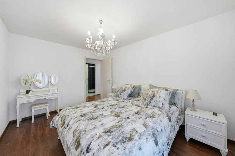 TWO STEPS FROM THE SHORE - SPACIOUS ATTIC APARTMENT WITH BALCONY AND LAKE VIEW (12)