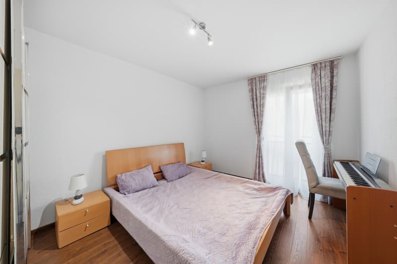TWO STEPS FROM THE SHORE - SPACIOUS ATTIC APARTMENT WITH BALCONY AND LAKE VIEW (13)