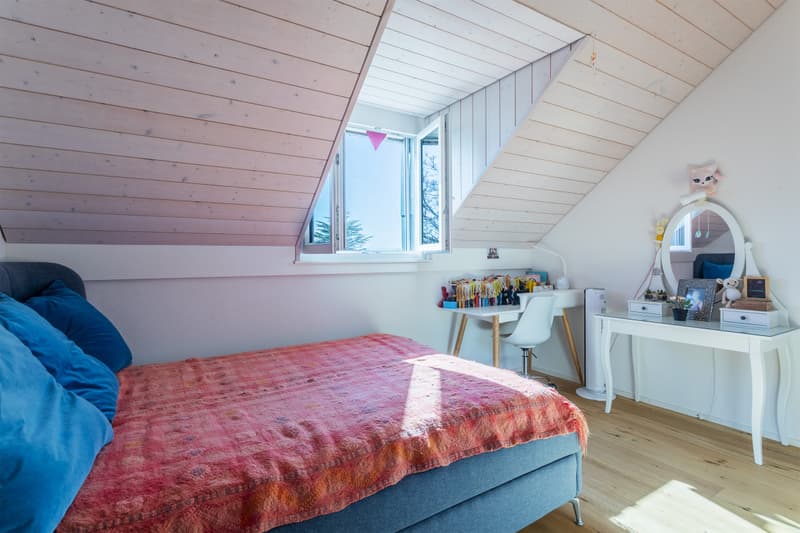 Attic apartment 5.5 rooms with mezzanine of 200 m2 for family (10)