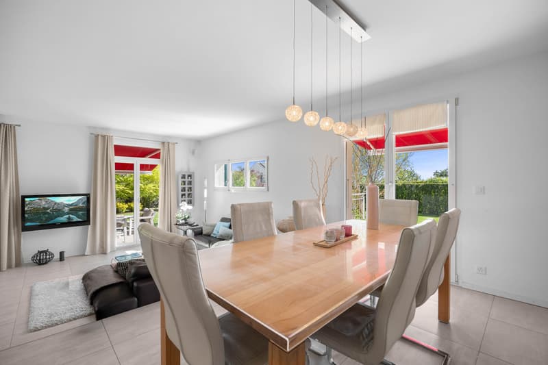 FALL IN LOVE! YOUR FAMILY NEST, SURROUNDED BY GREENERY! (4)
