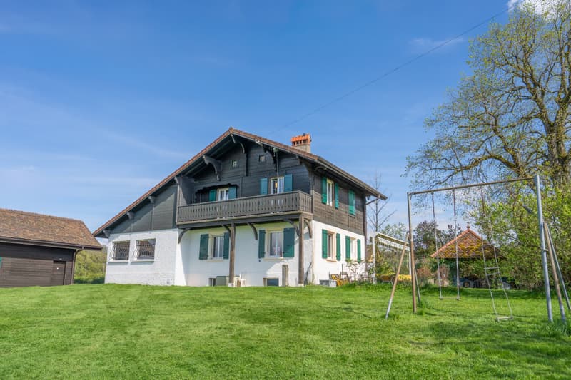 Calm Chalet with Large Garden (2)