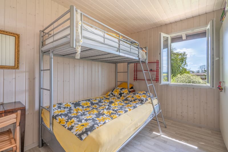 Calm Chalet with Large Garden (6)