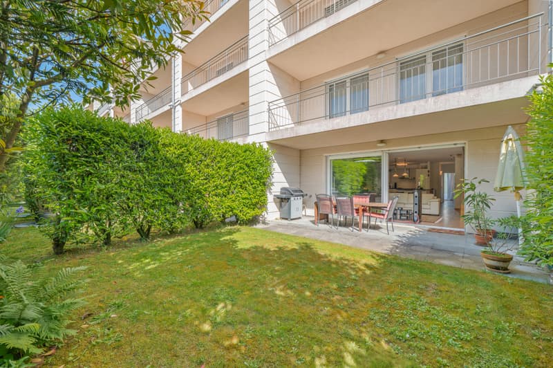 EXCEPTIONAL DUPLEX IN A PRIVILEGED RESIDENTIAL SETTING (4)