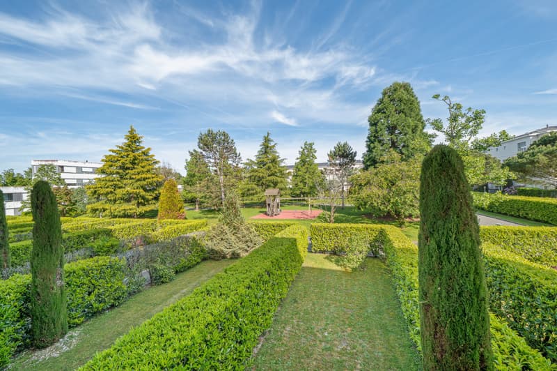 EXCEPTIONAL DUPLEX IN A PRIVILEGED RESIDENTIAL SETTING (8)